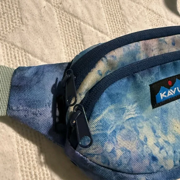 Kavu Sky Blue Belt Bag - Brand New Condition - Picture 3 of 7